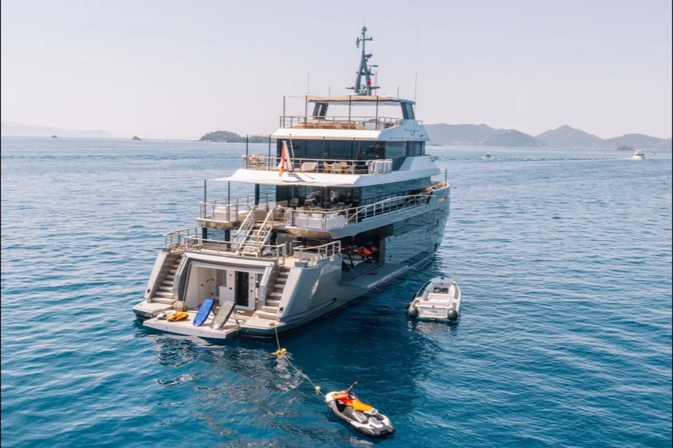 Benetti B.YOND 37M