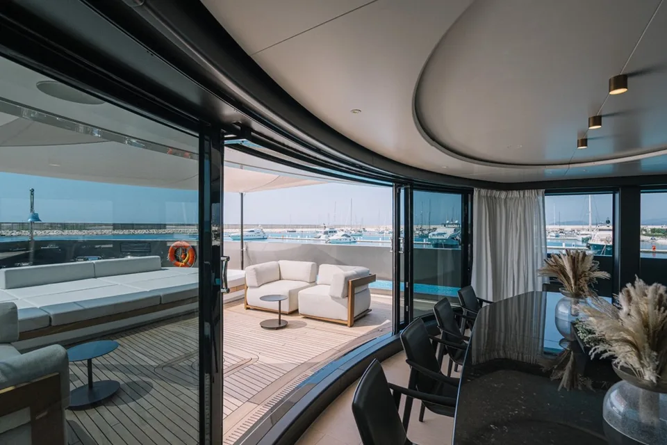 Benetti B.YOND 37M