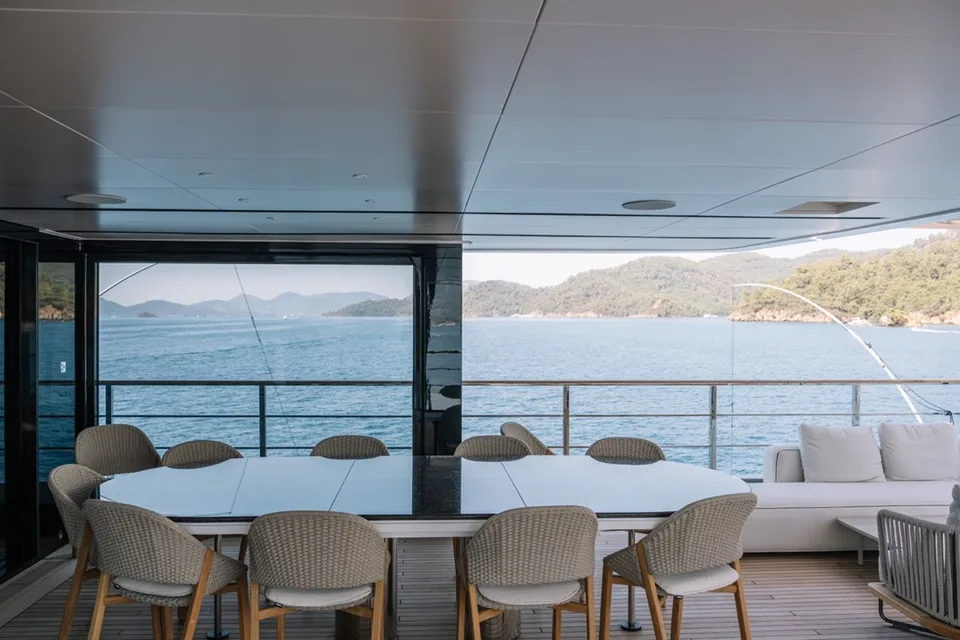 Benetti B.YOND 37M