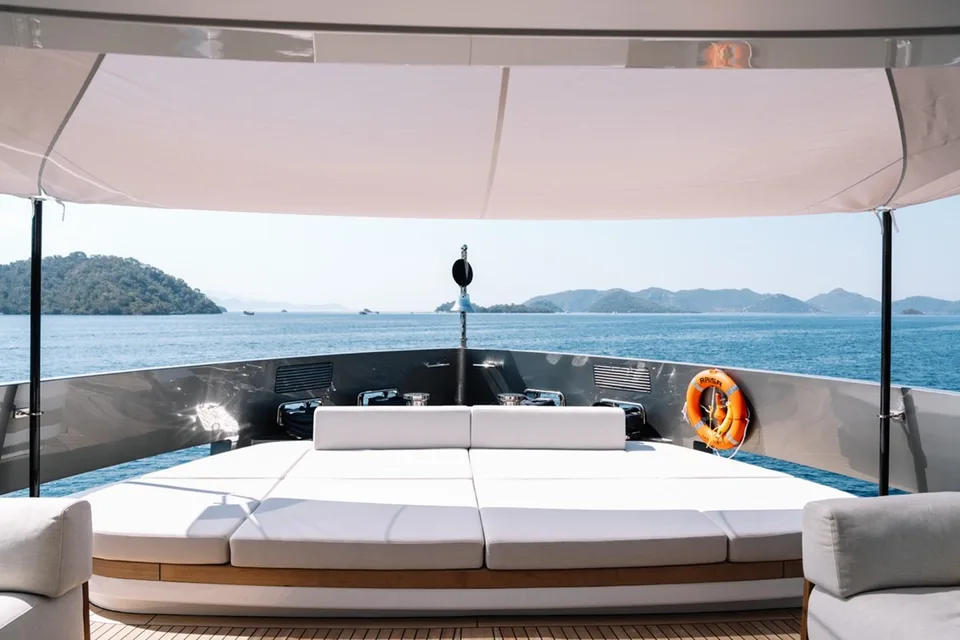 Benetti B.YOND 37M