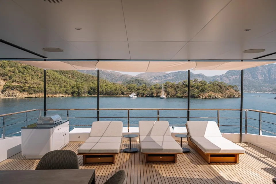Benetti B.YOND 37M