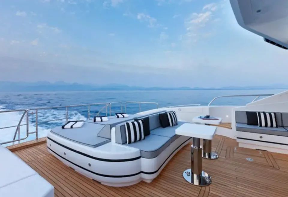 Overmarine Group Mangusta 92