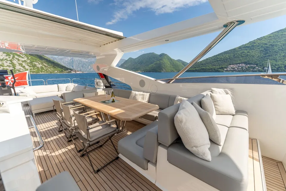 Sunseeker 95 Yacht