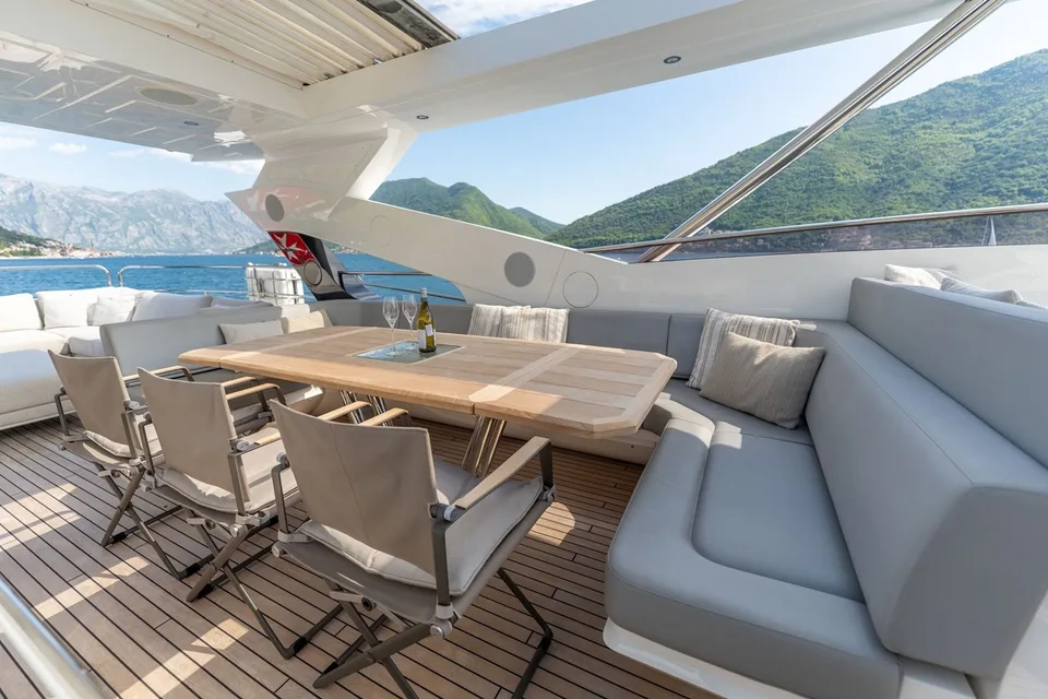 Sunseeker 95 Yacht