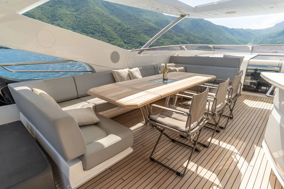 Sunseeker 95 Yacht