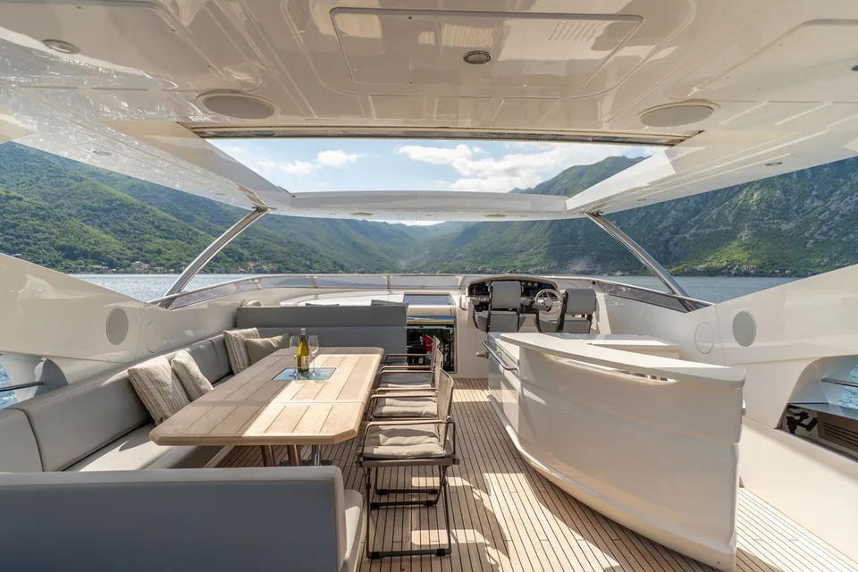 Sunseeker 95 Yacht
