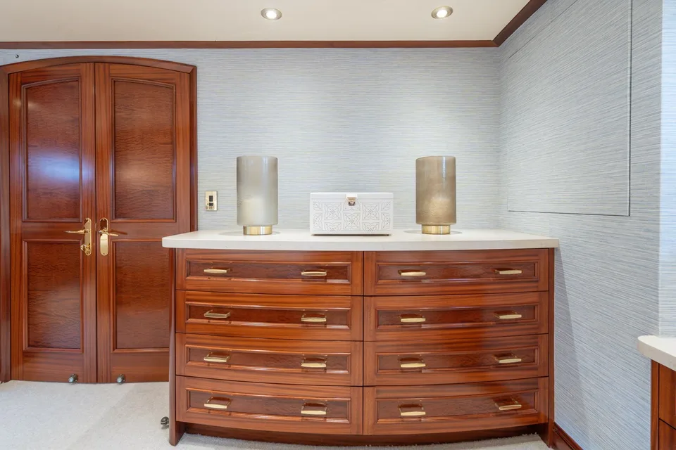 Crescent Raised Pilothouse