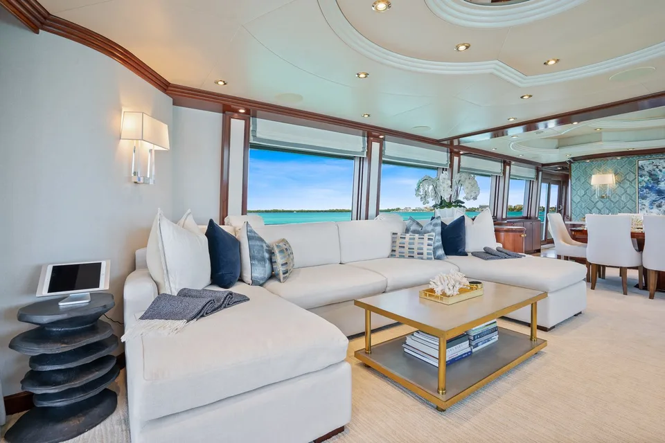 Crescent Raised Pilothouse
