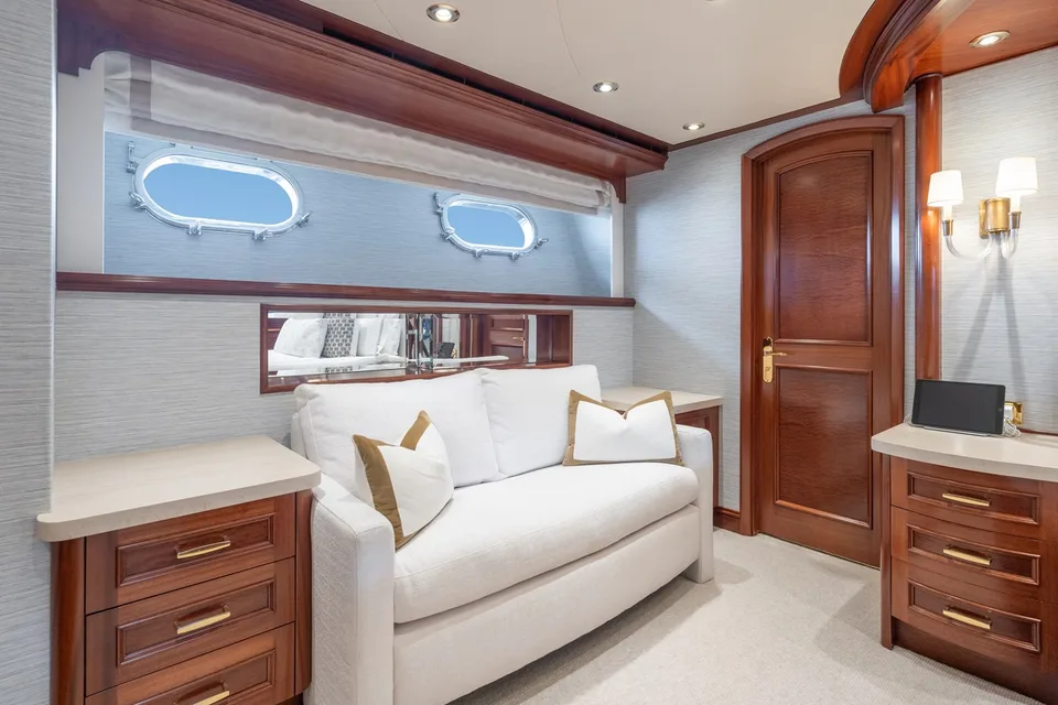 Crescent Raised Pilothouse