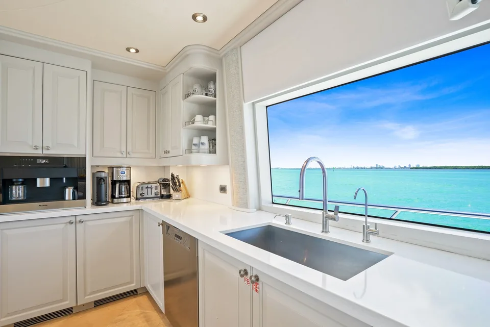 Crescent Raised Pilothouse
