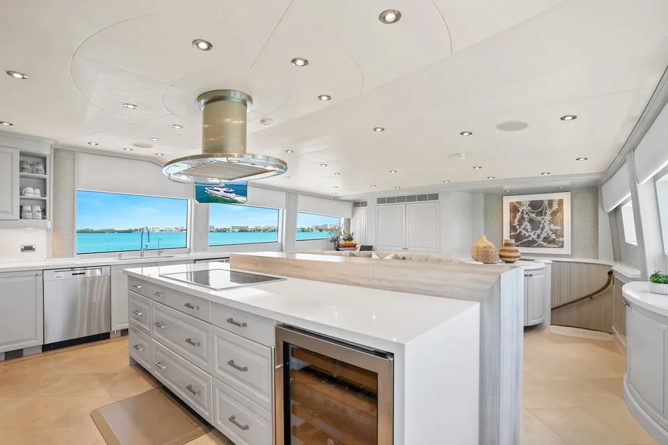 Crescent Raised Pilothouse