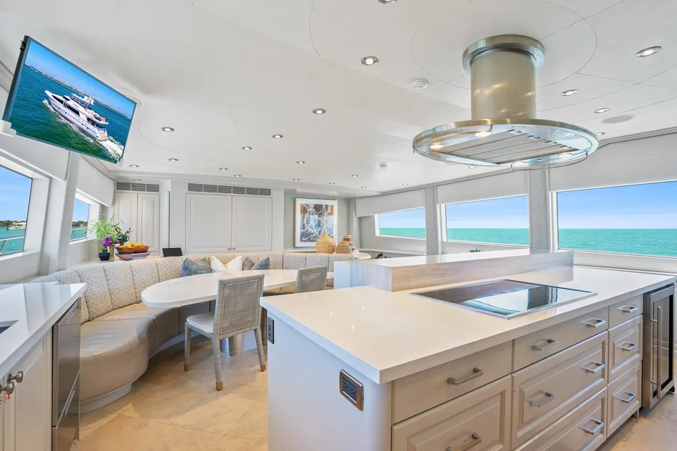 Crescent Raised Pilothouse