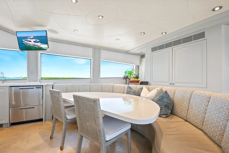 Crescent Raised Pilothouse