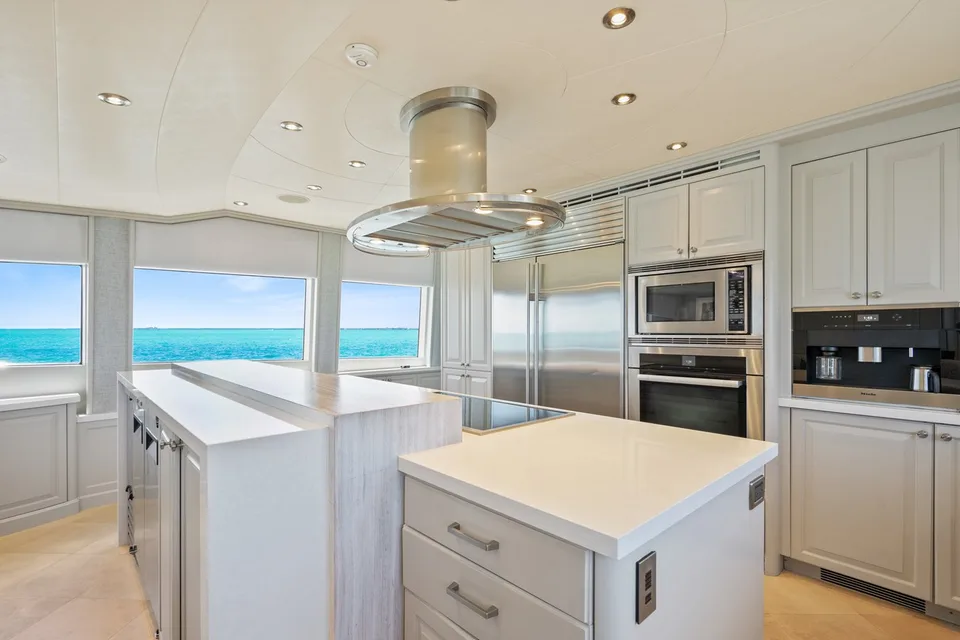 Crescent Raised Pilothouse