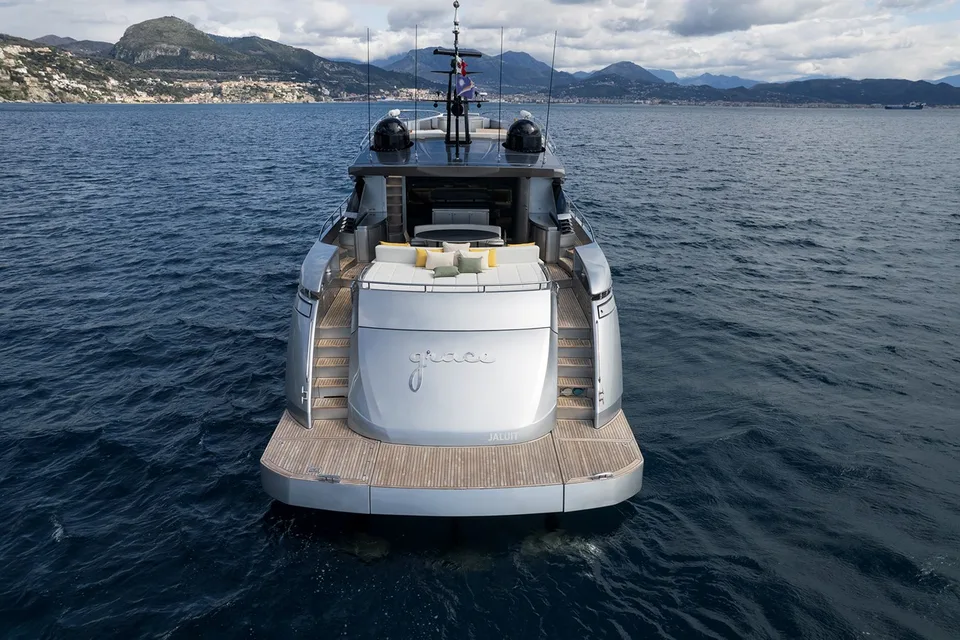 Pershing 108