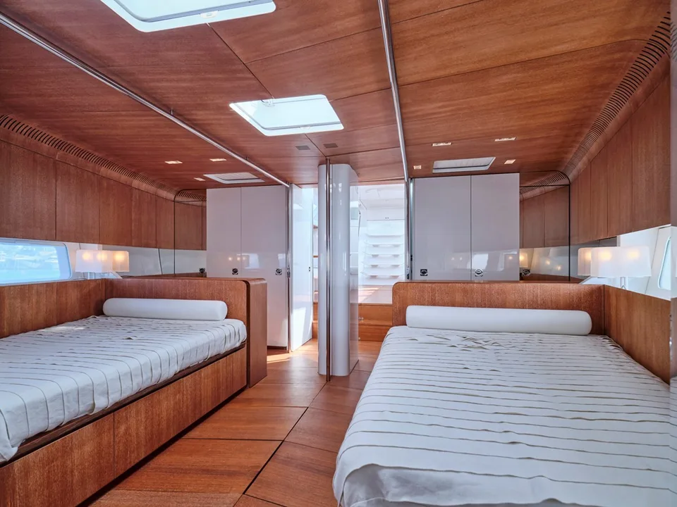 Nautor Swan 82