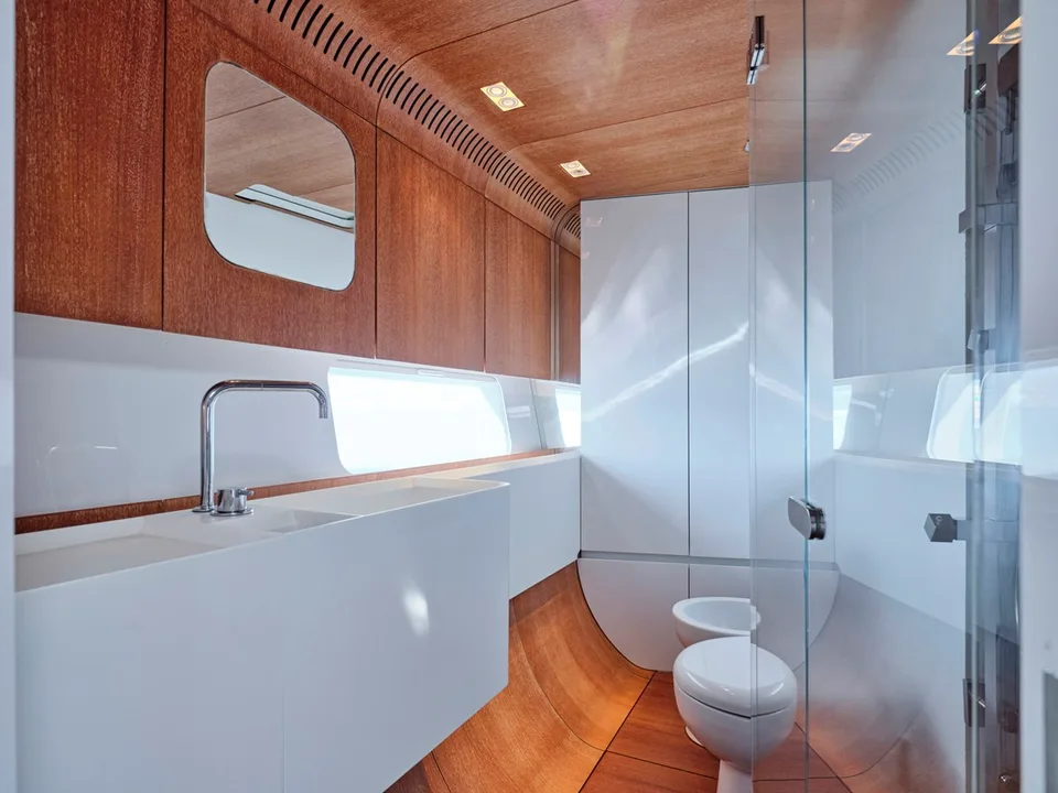 Nautor Swan 82