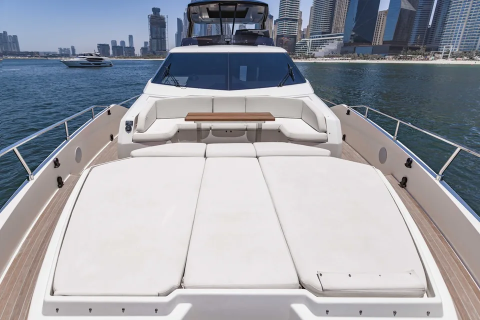 Ferretti Yachts 780