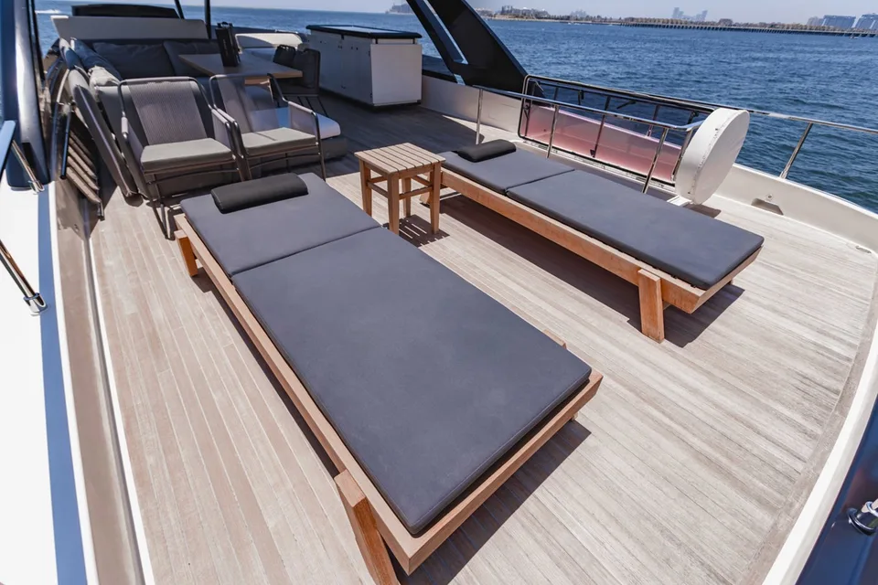 Ferretti Yachts 780