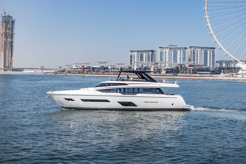 Ferretti Yachts 780