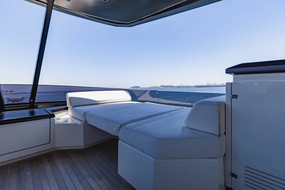 Ferretti Yachts 780