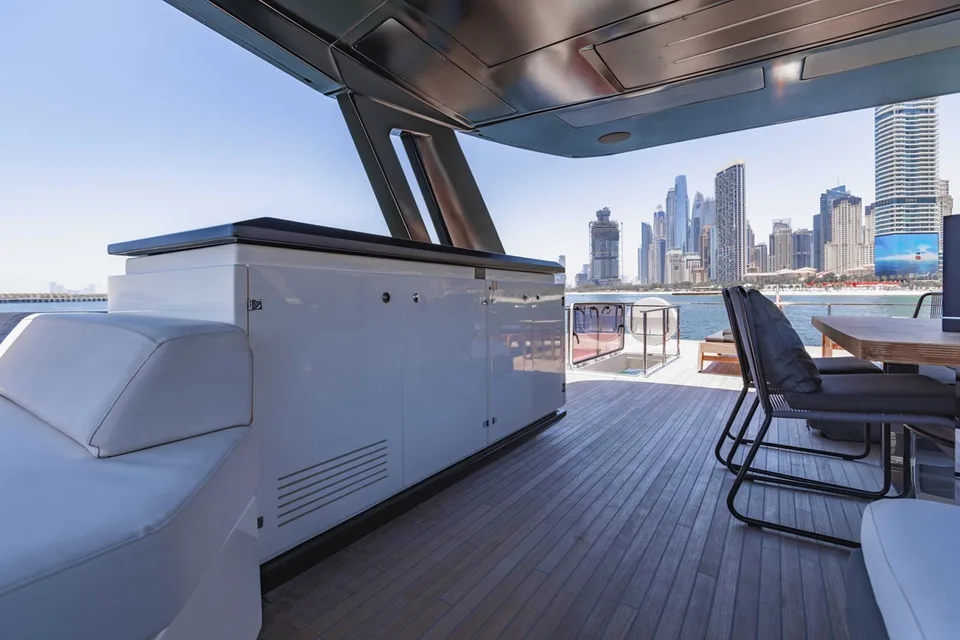 Ferretti Yachts 780