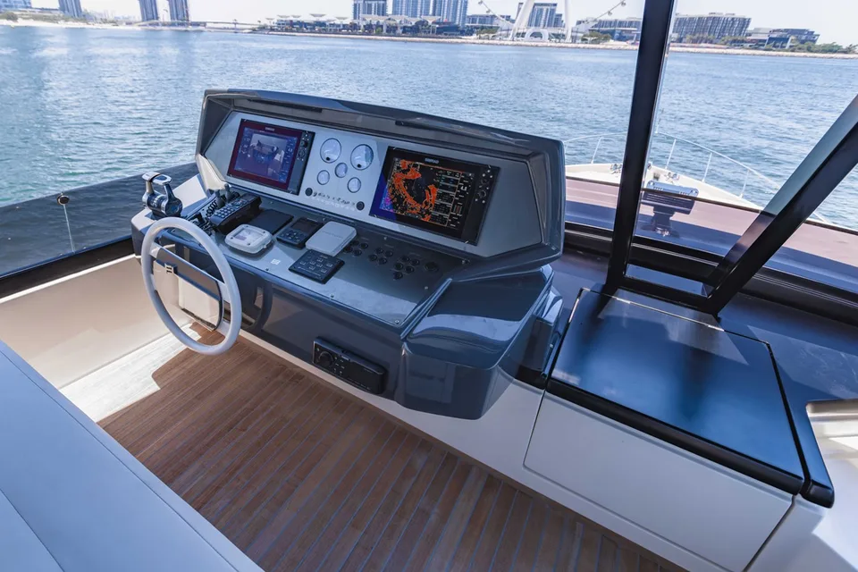 Ferretti Yachts 780