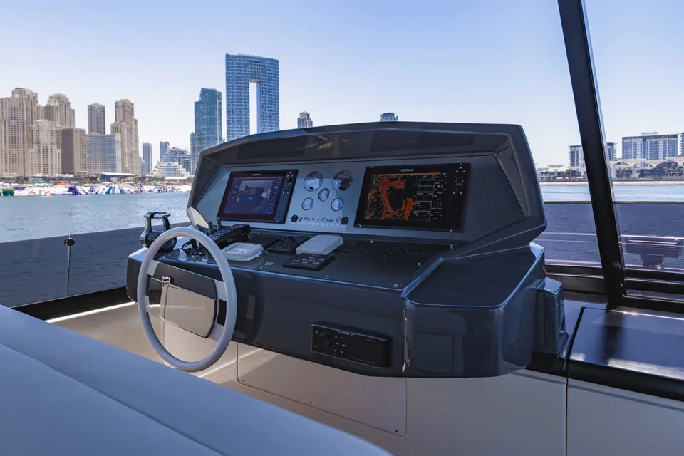 Ferretti Yachts 780