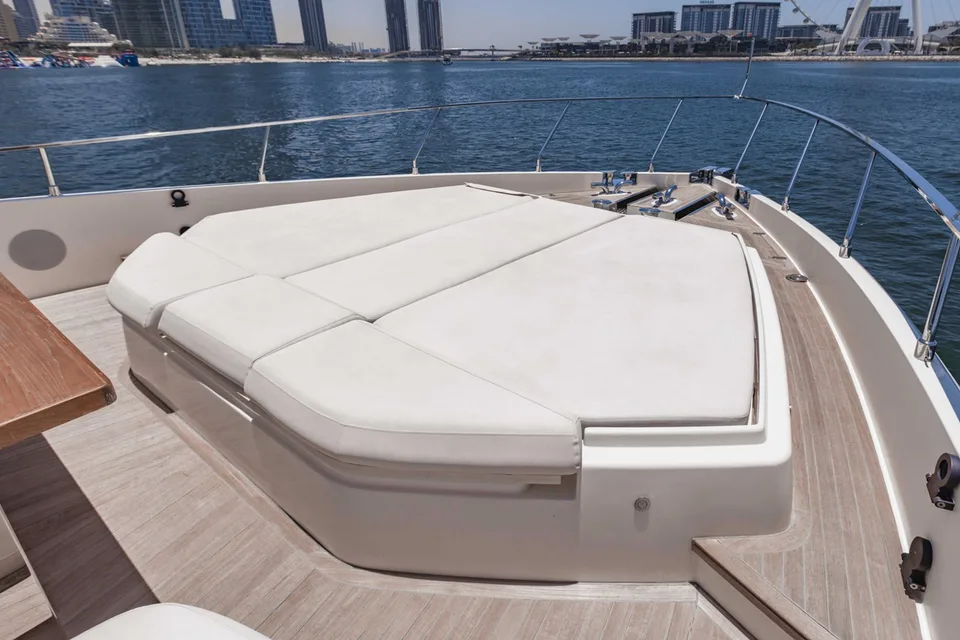 Ferretti Yachts 780