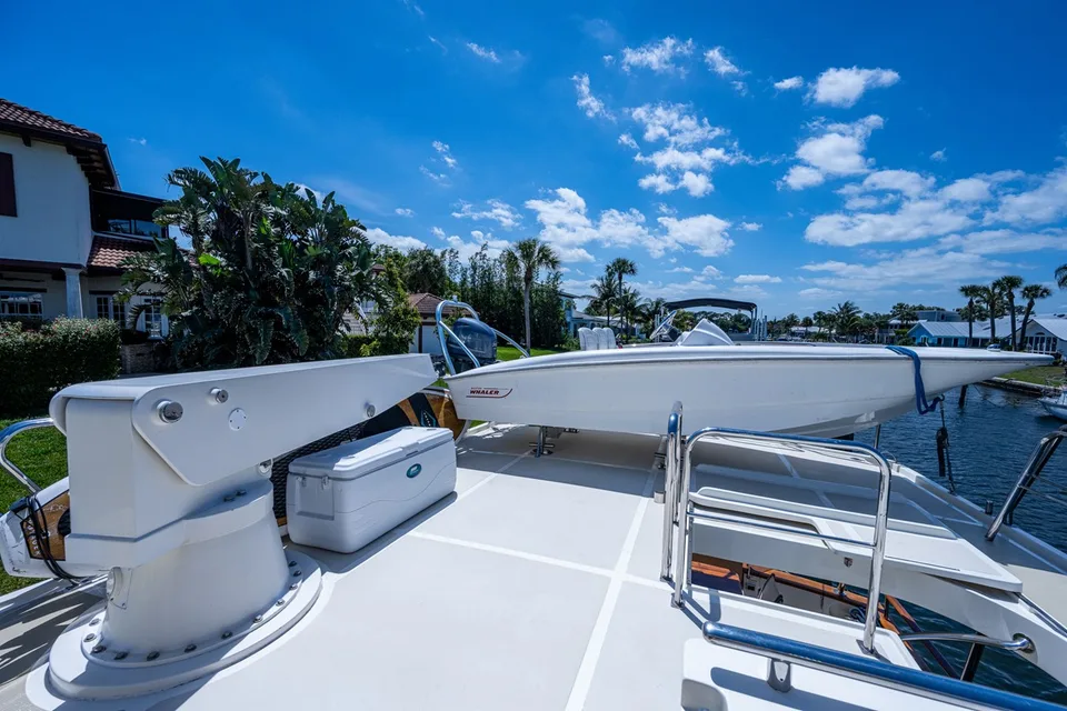 Marlow Explorer Enclosed Bridge (CB)