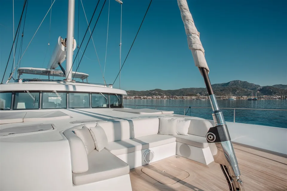 Mengi Yay Sailing Yacht