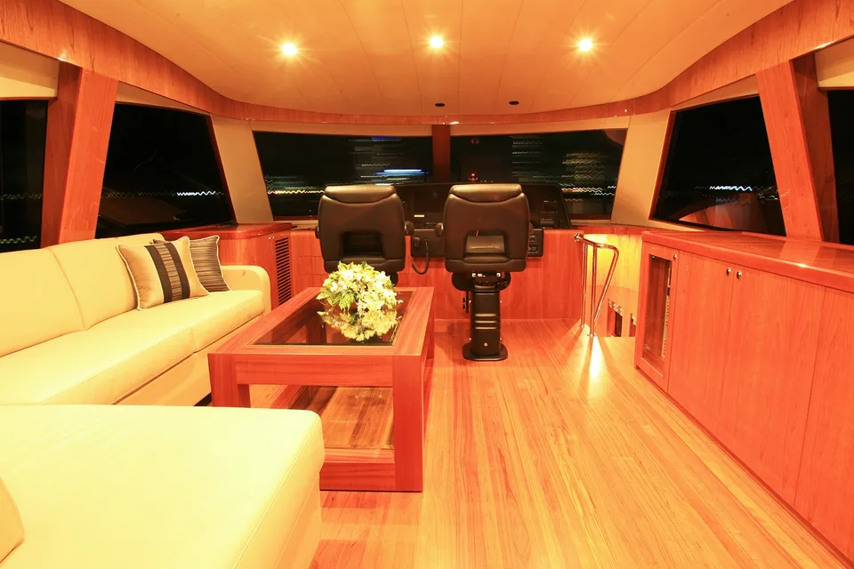 Johnson Skylounge w/Fishing Cockpit