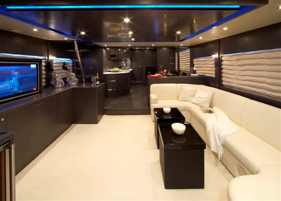 Johnson Skylounge w/Fishing Cockpit