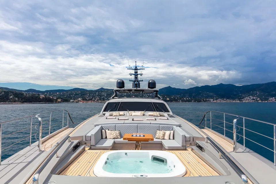 Pershing 140