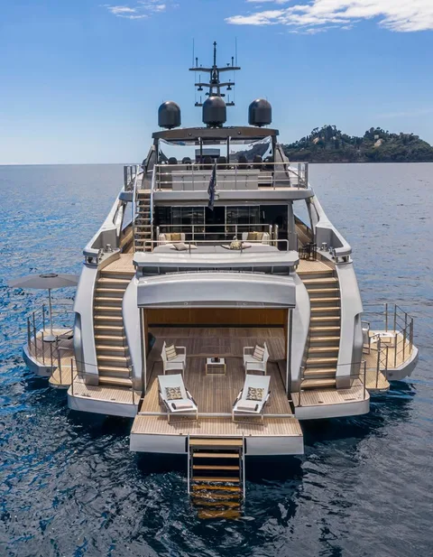 Pershing 140