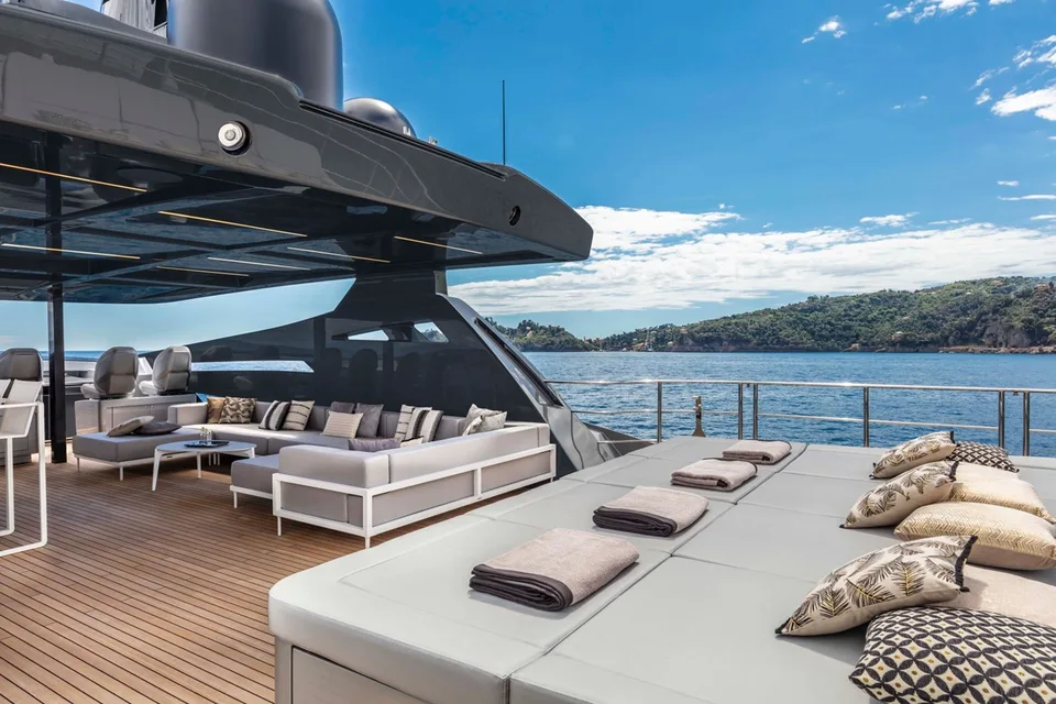 Pershing 140