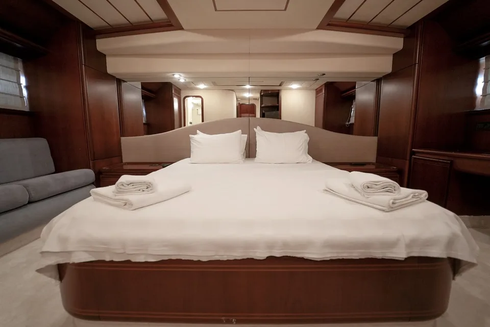 Ferretti Yachts 80