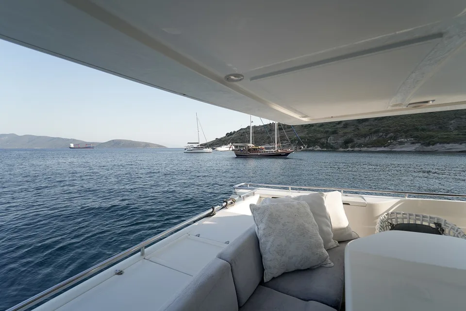 Ferretti Yachts 80