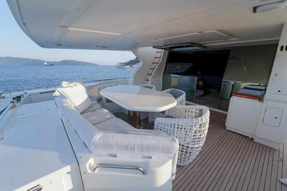 Ferretti Yachts 80