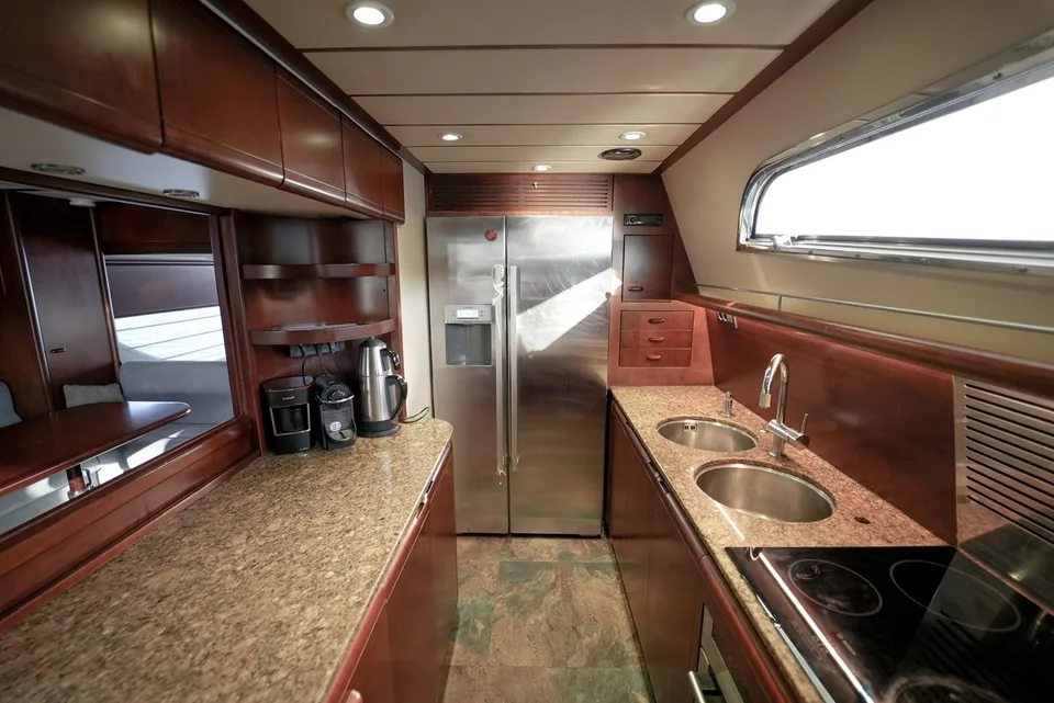 Ferretti Yachts 80