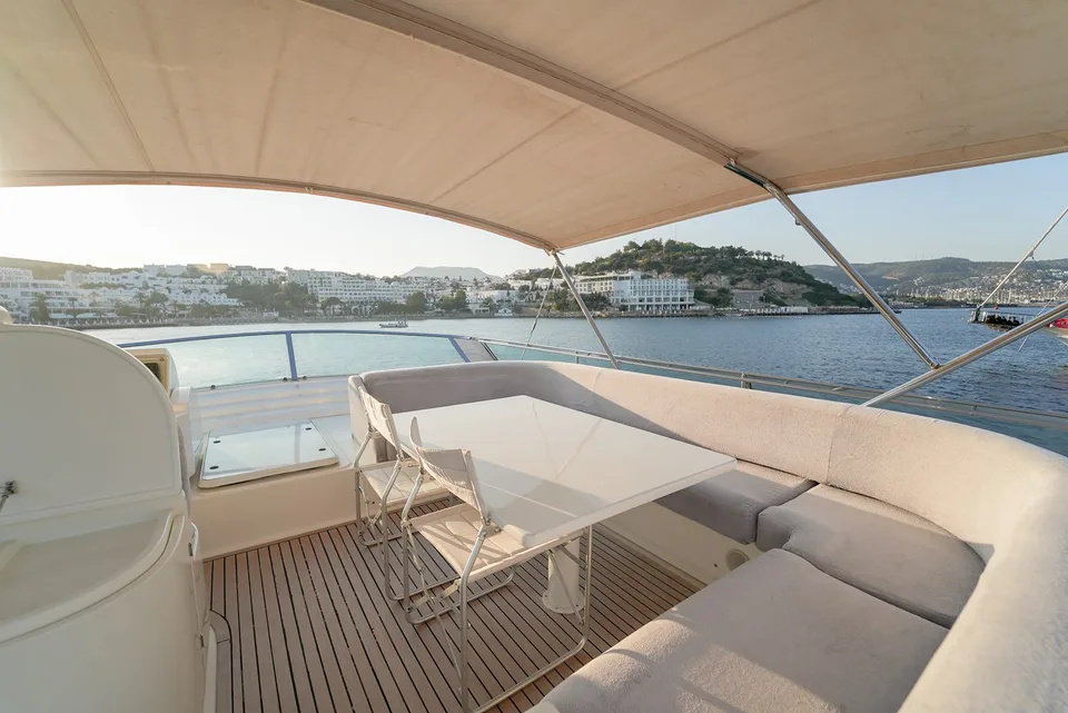 Ferretti Yachts 80