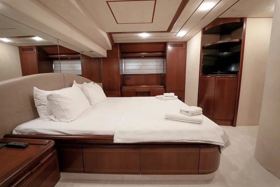 Ferretti Yachts 80