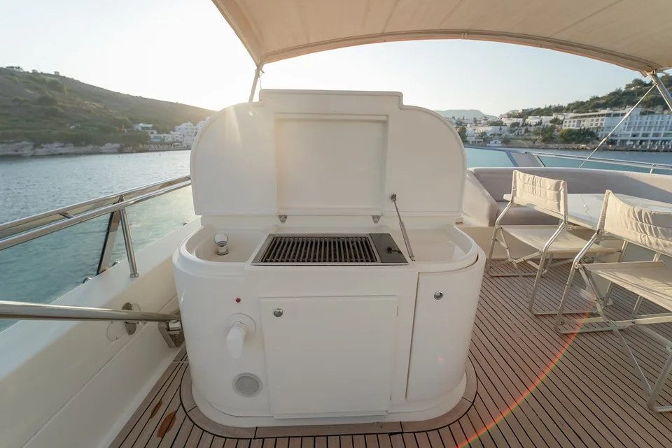 Ferretti Yachts 80