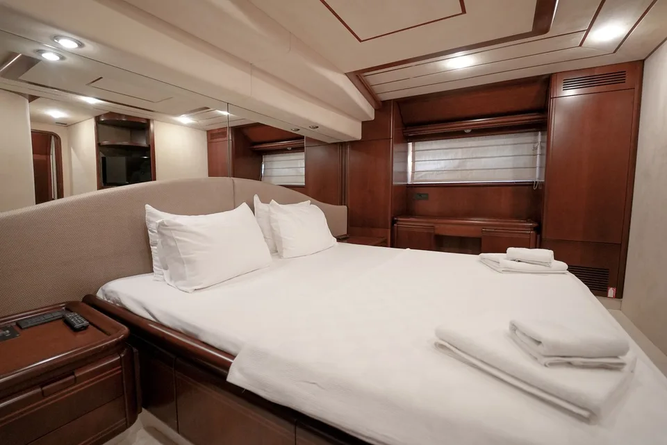 Ferretti Yachts 80