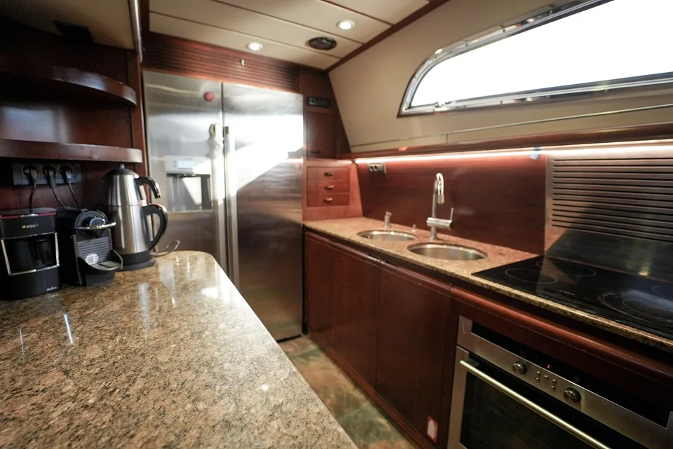 Ferretti Yachts 80
