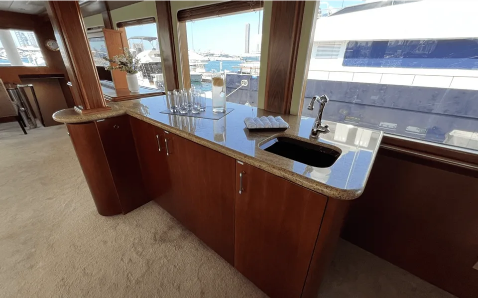 Hatteras 92