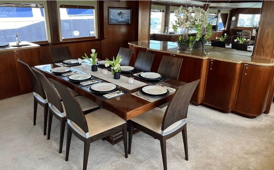 Hatteras 92