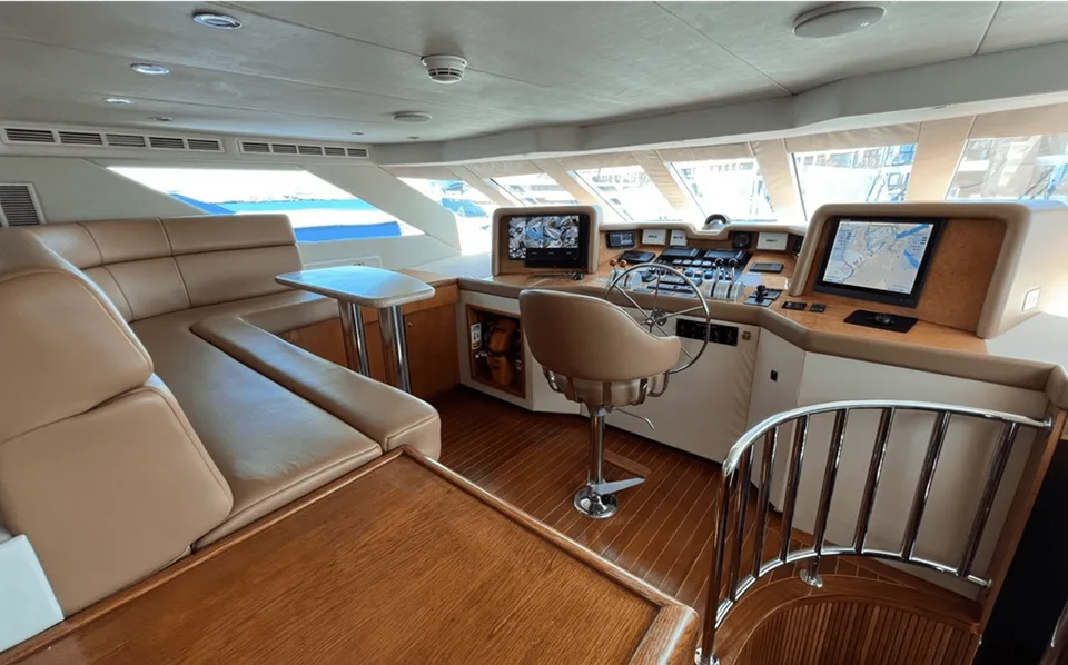 Hatteras 92