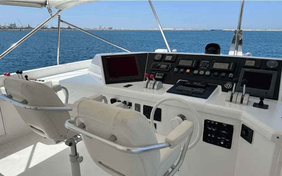 Hatteras 92