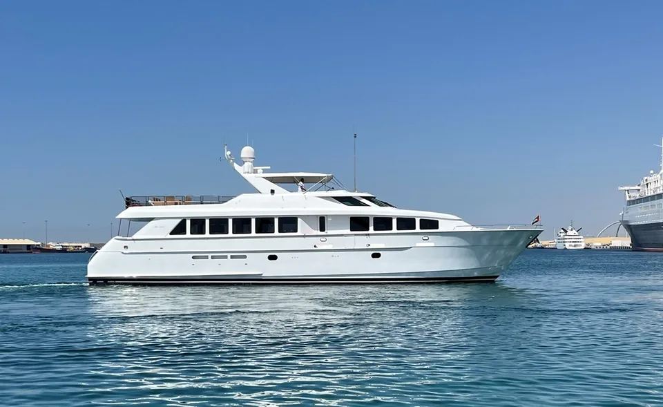 Hatteras 92